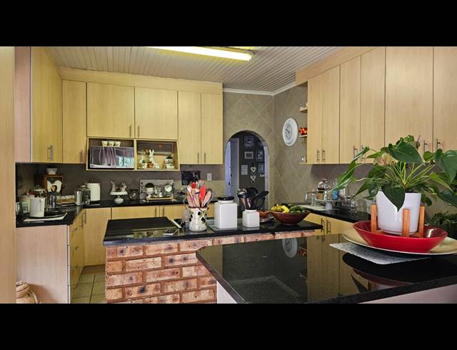 3 BEDROOM HOUSE FOR SALE IN ALBERTON NORTH